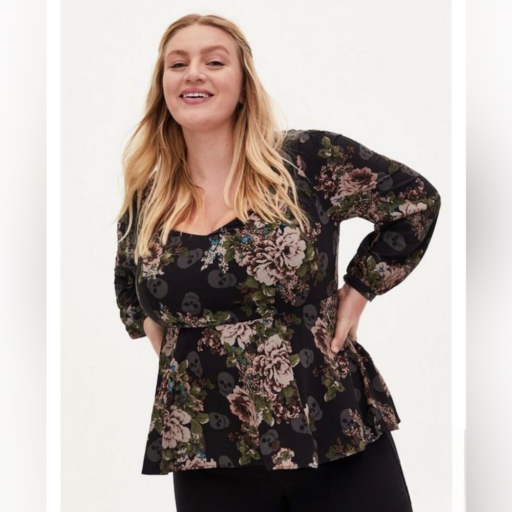 Torrid Skull Peplum Crepe Floral Sweetheart Neck Top NWT Sz 2X(Torrid 2)